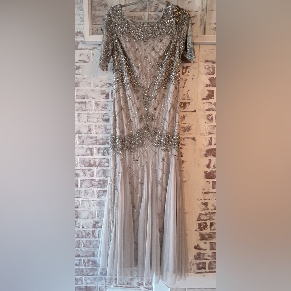 Downton Abbey style Adrianna Papell Stunning Silver sequin mesh gown size 12
